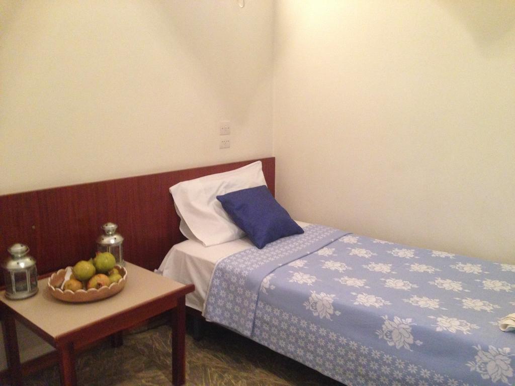 Noufara Hotel Kaména Voúrla Rom bilde