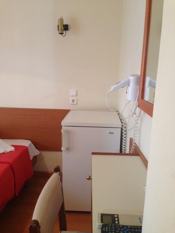Noufara Hotel Kaména Voúrla Rom bilde